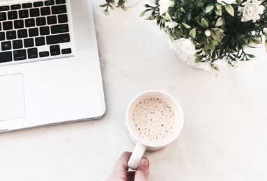 9场不败+扭亏为盈！曼联复苏启幕？还是仍走在钢丝上？